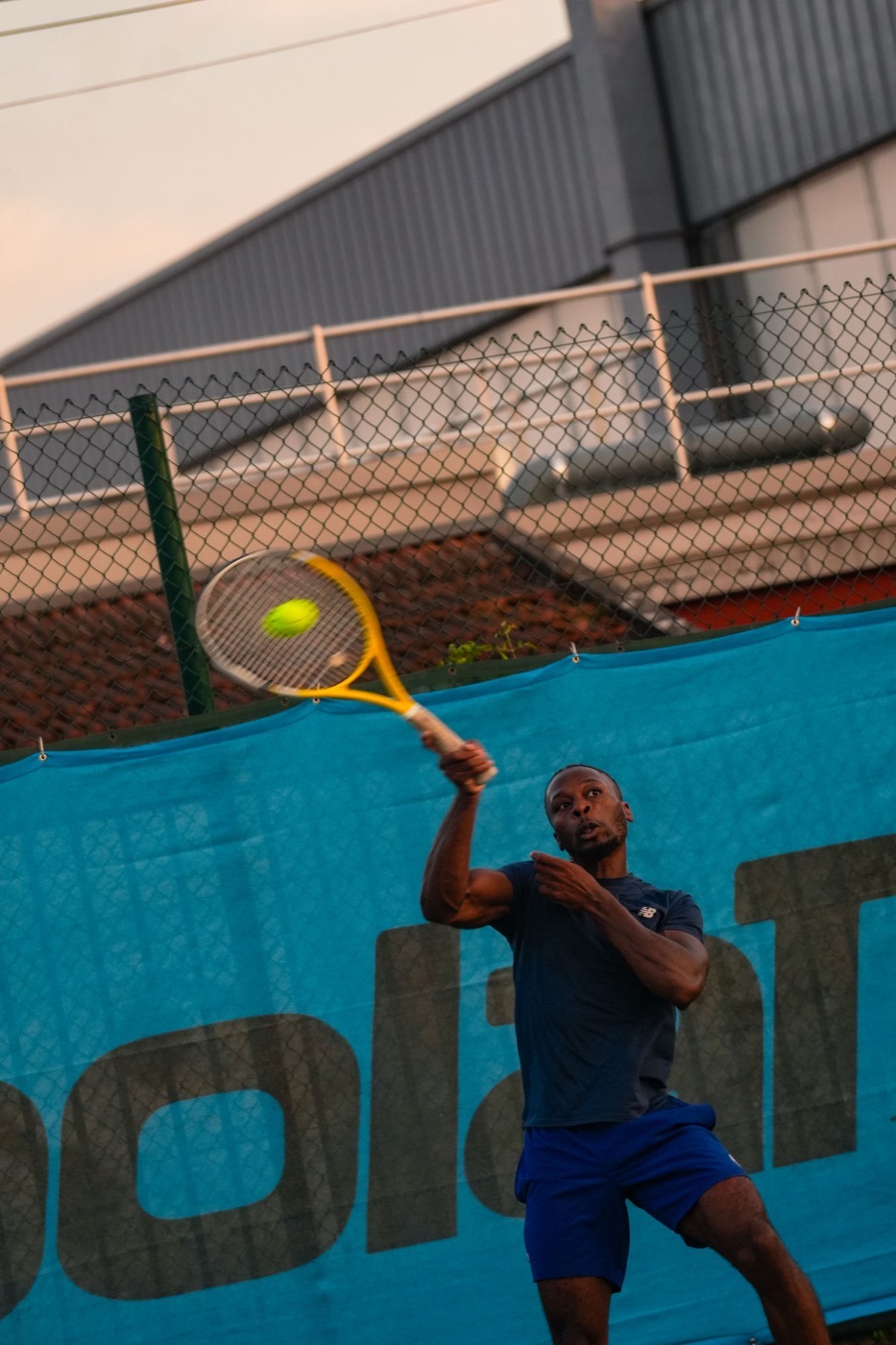Frappe — Tennis — gros plan action