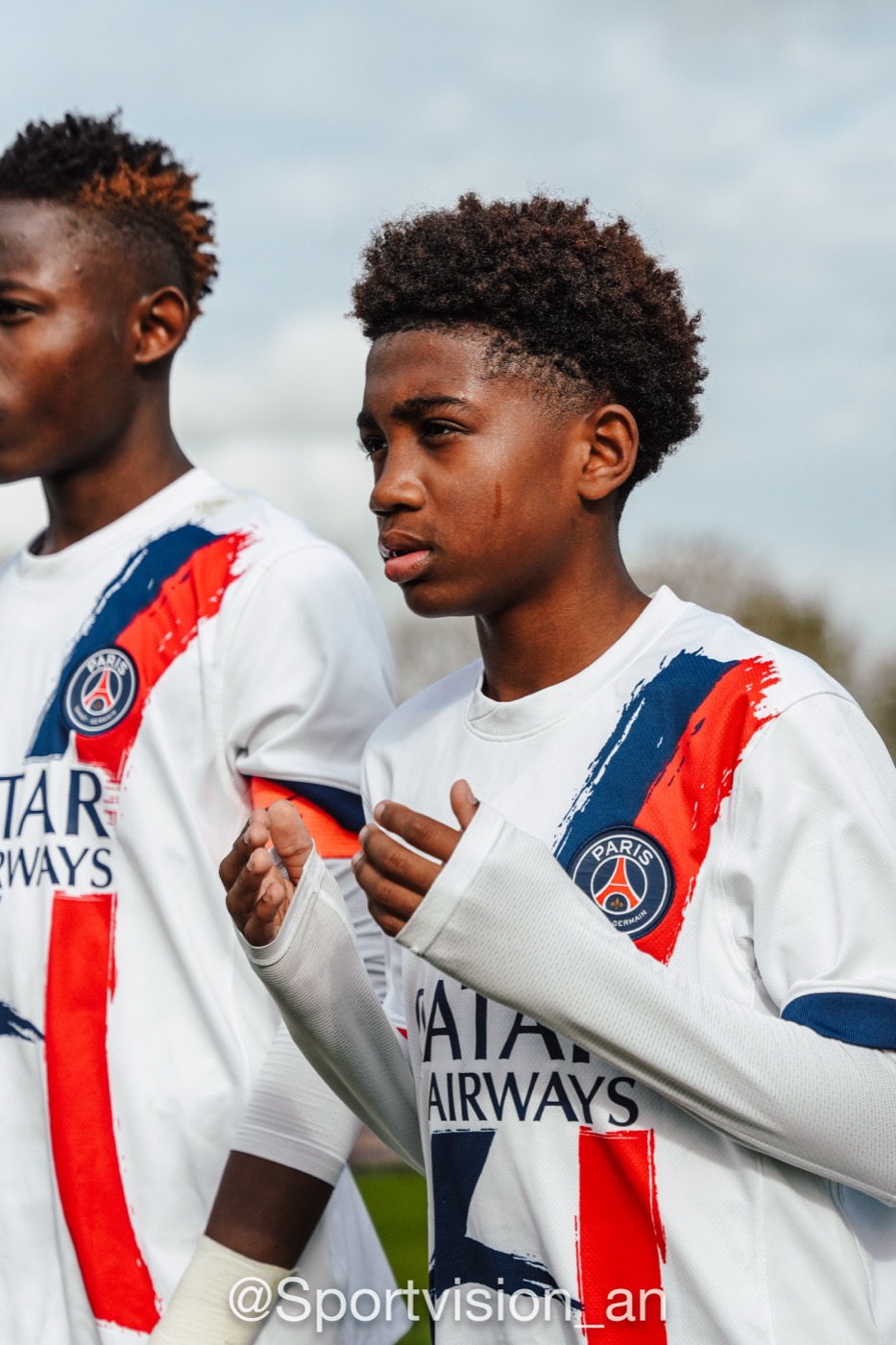 Avant le coup d'envoi — Tournoi Sans Frontière, Sens